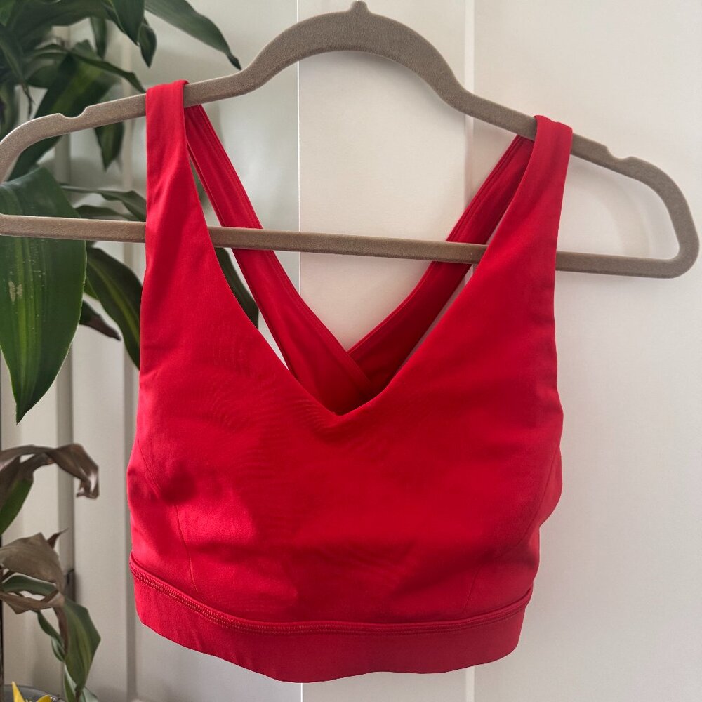 Lululemon Envital Bra Medium Support B/C Cup in Grenadine Red, Size 6